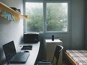Chambre étudiante vide.
