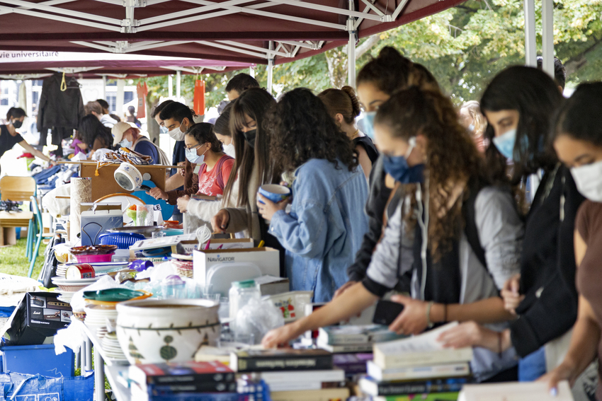 Stand de la brocante solidaire